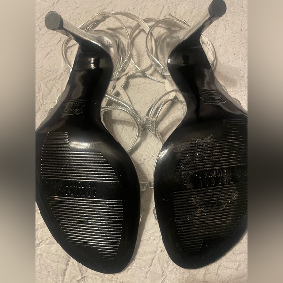 • Stuart Weitzman Metallic Silver Leather Sandals size 9 - Picture 7 of 12